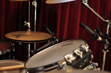 Drum kit with microphones